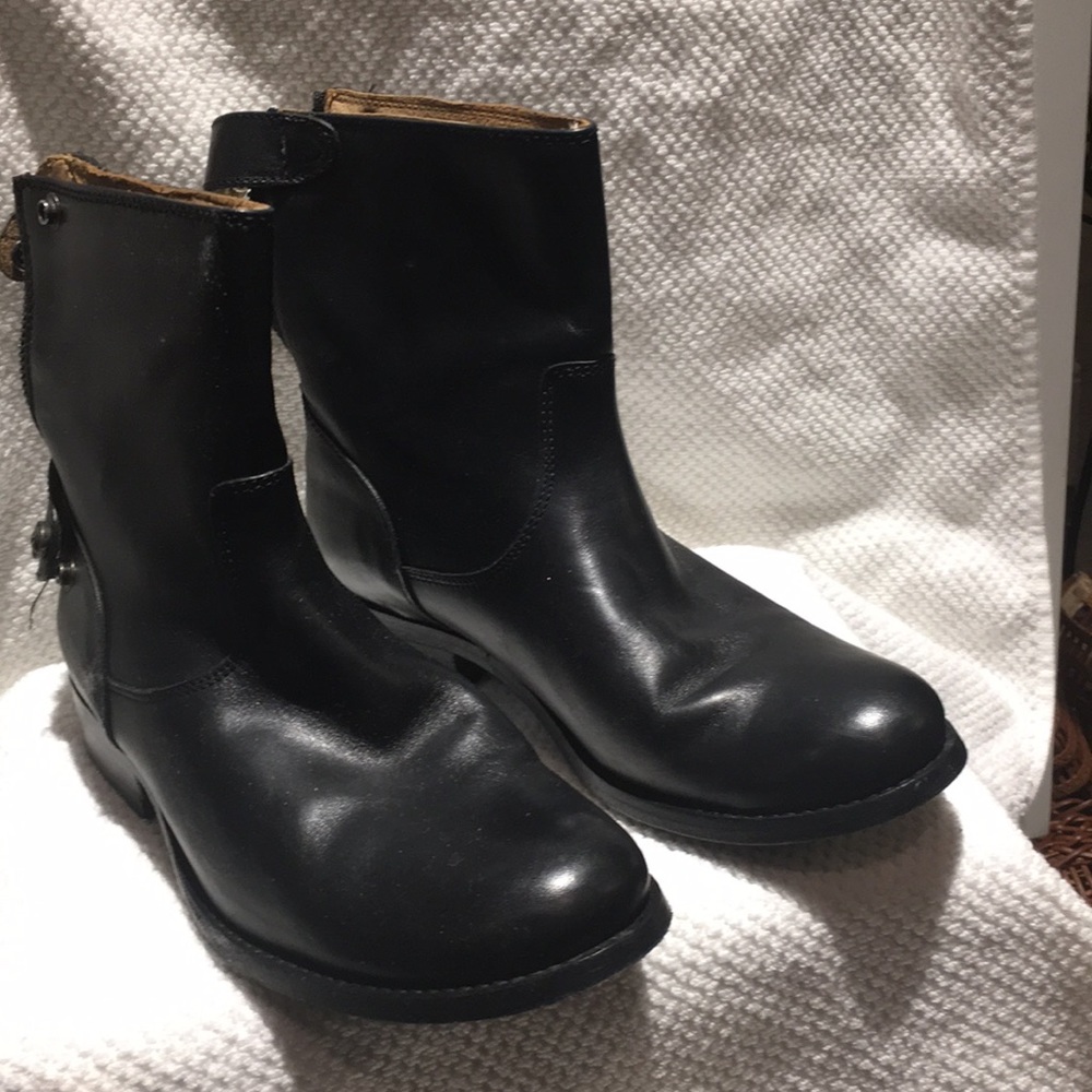 Frye women’s black boots